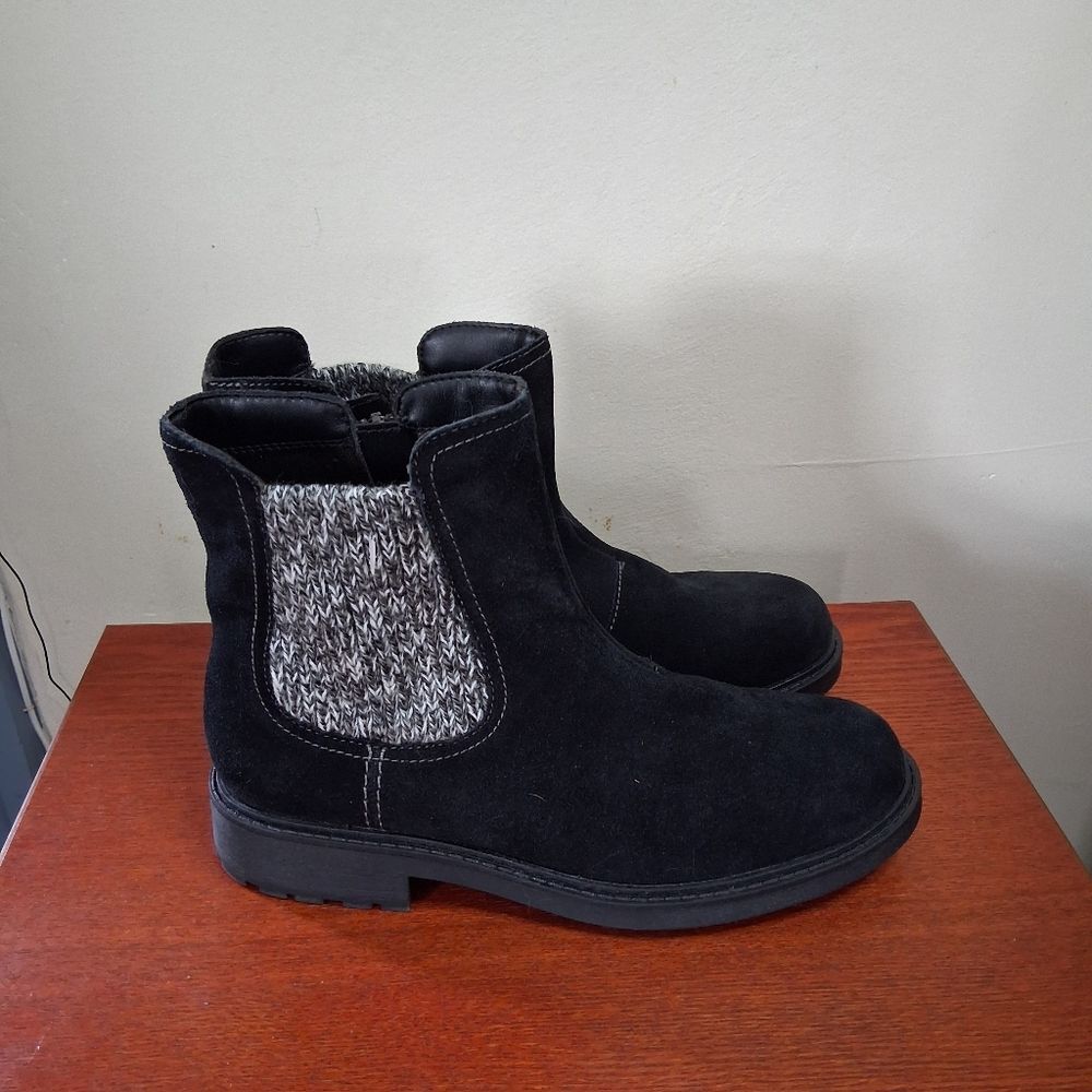 Clarks Women's Opal Sky Black Suede Chelsea Style Side Zip Ankle Boots Sz 8.5M - Picture 3 of 15